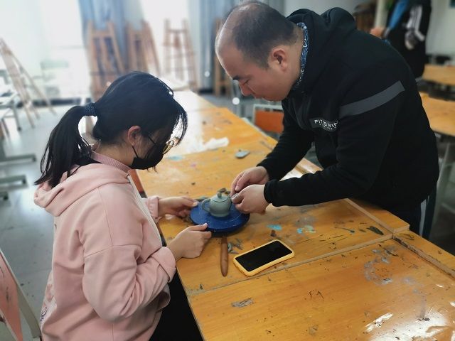 传播泥塑制作技艺 传承中华匠人精神——泥塑之“你心中的一把壶”