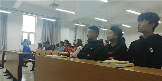 【主题团日】五四花海 青年运动——经管1801班举办主题团日活动