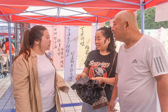 【迎新纪实】咔嚓:定格“迎新家校互动”的第一个画面