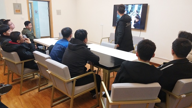 【完满班级】钢铁意志  奉献精神——网工1701班“观影人生”活动