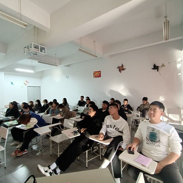 【完满班级】百年风华正青春 砥砺奋进新征程——艺术传媒学院环设2001班观影活动