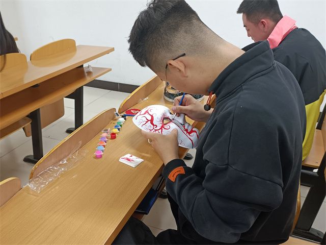 用心蔓延经典 用行点燃国粹——艺术传媒学院第五届“传媒杯”原创脸谱大赛