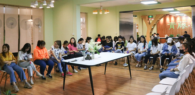 第十三期“她说·女生学堂”:感花艺优雅 享生活诗意