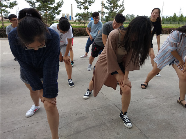 【完满班级】班级运动会 激烈程度不输“阳光杯”——淬炼商学院举办六月完满班级主题活动（八）