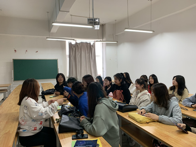 【完满班级】公益助他人 但使手余香——商务英语学院英语1801班、1803班、1804班完满班级活动