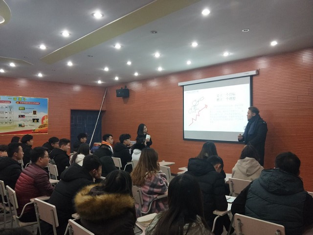 【辅导员说完满】烟花四盛 梦却阑珊——艺术传媒系2016级辅导员说完满之“你的理想在线吗”