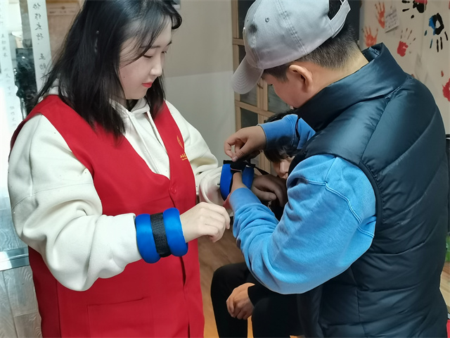岁月静好 人生易老——大数据学院、信息工程学院暖阳系列活动之“模拟老年、真切感受”第63期敬老爱老活动