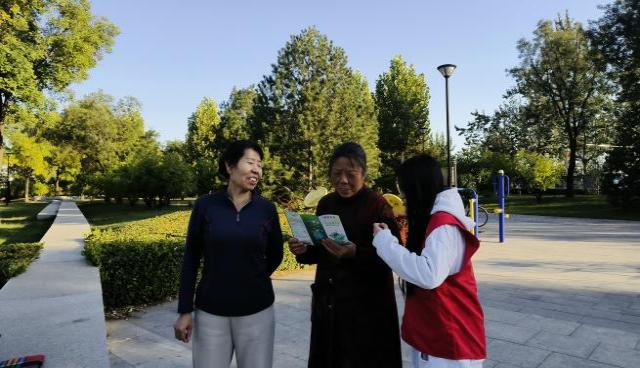 “保护环境 守望绿色”滨河公园环保行动——淬炼·国际商学院绿色守望专项志愿服务队10月活动