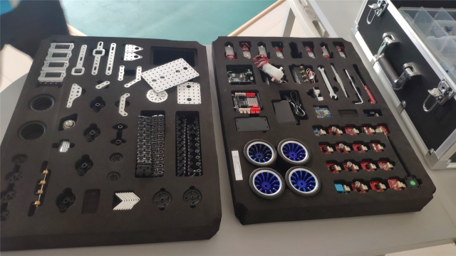 【1+1>2】智能工程学院Creator机器人社开展机器人制作活动