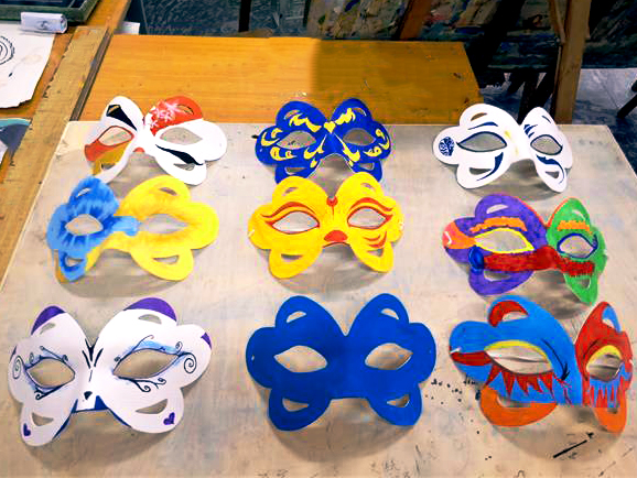 【完满班级】绘面具 品其韵——艺术传媒学院视觉1804班“灵动七彩 笑面人生”面具彩绘大赛