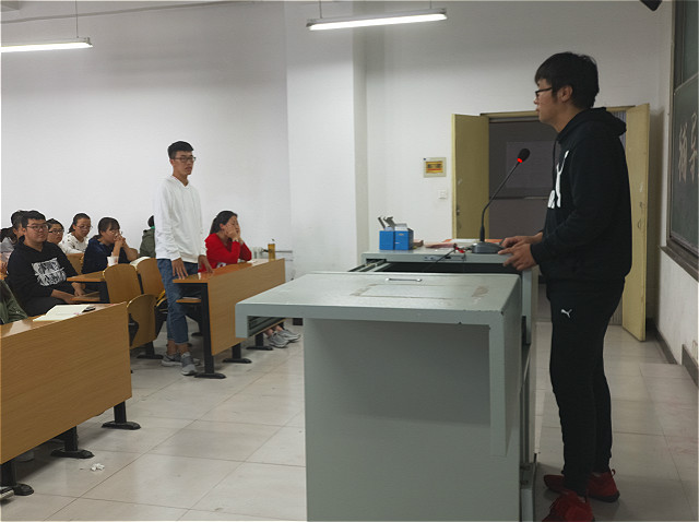 【辅导员说完满】公益之路上 爱心之花常开——经济管理系2017级举办辅导员说完满活动