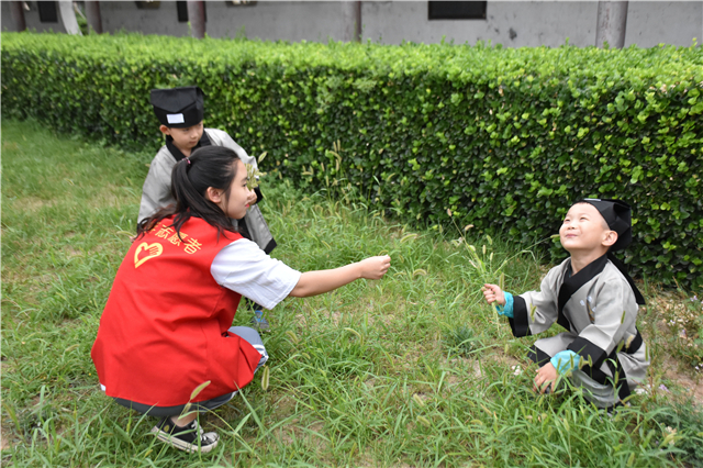 了解启蒙礼仪 感悟文化魅力——大数据学院、信息工程学院“情系三农”实践团