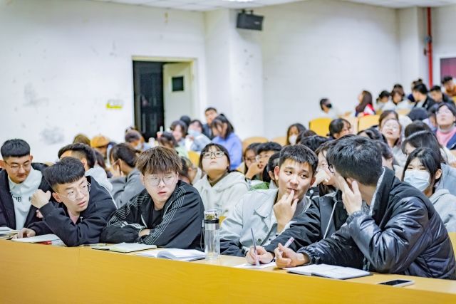 【学生干部培训】加强全员培训 提升沟通能力——艺术传媒学院“艺路领先”学生干部培训第十期第44讲