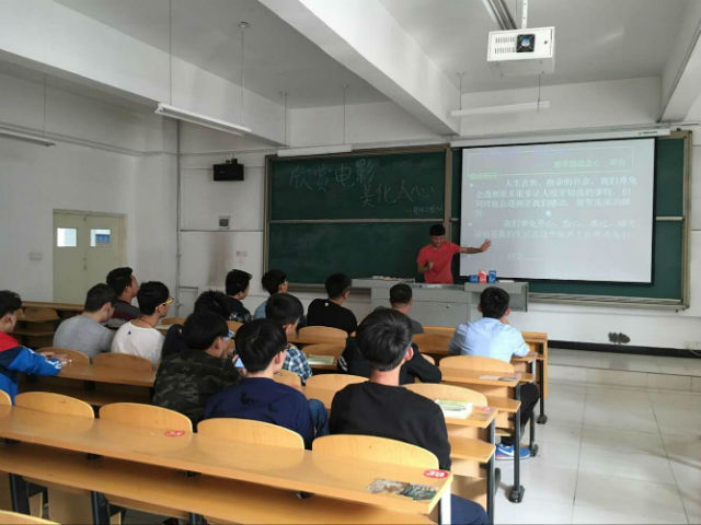 信息工程系2015级进行班级社团活动(一)