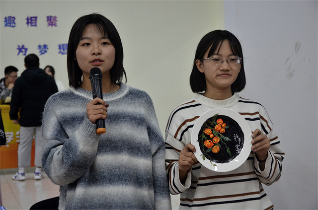 【1+1>2】缤纷彩瓷 精品手绘 在传统文化中沁润心灵——淬炼•国际商学院&智能工程学院联合举办活动