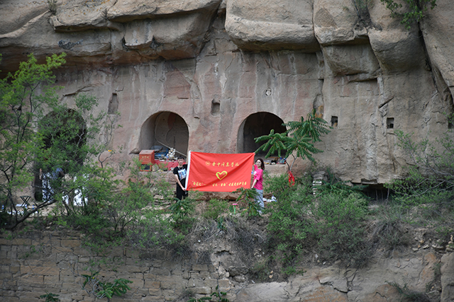 【三下乡】感受文化色彩 领悟遗产真谛——艺术传媒学院“拾遗记”白大石摩崖石窟考察