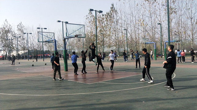 【完满班级】凝聚团队力量  共展青春风采 ——网工1801班举办“友谊篮球 和谐共处”活动