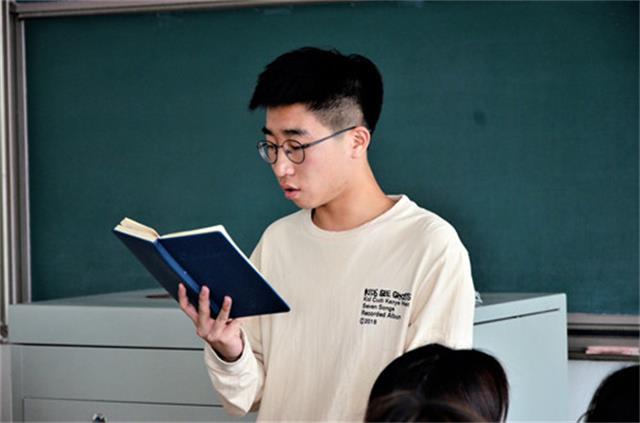 淬炼青年精神 铭刻青春之志——淬炼商学院召开2018—2019学年干部培训会