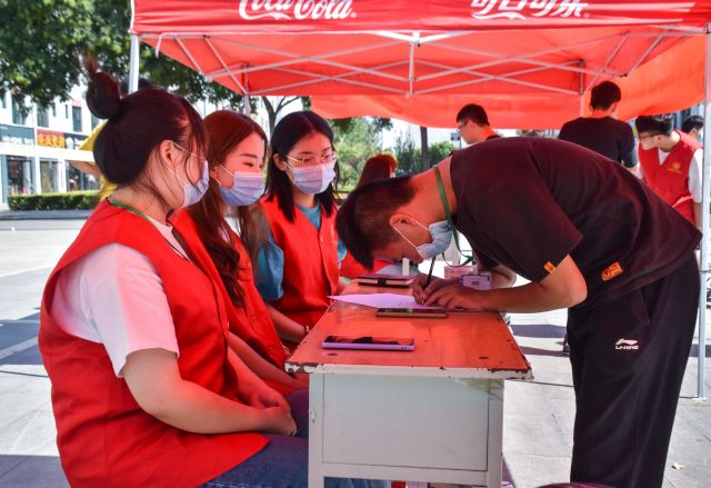 盘盘净餐 拒绝舌尖“剩宴”——大数据学院、信息工程学院“厉行节约 光盘行动”活动