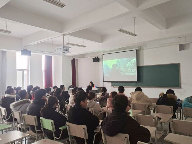 【完满班级】追忆革命岁月 传承红色经典——艺术传媒学院动画1901班举办观红色电影会