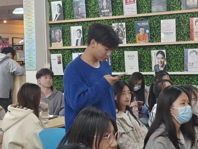【完满团支部】雷锋精神心中留 “锋”华正茂恰少年——商务英语学院英语2204班完满团支部活动
