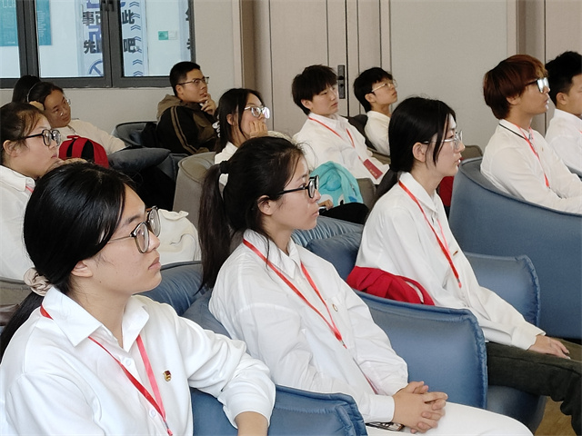 【青马工程】于拼搏实干中 绘就“秋收”美好画卷——雏鹰班第2期:做自己青春的主角 争当“稻穗”干部