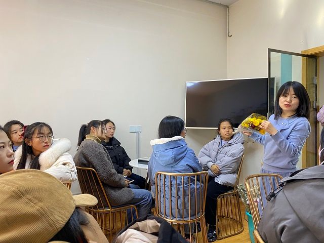 定格美好瞬间 花艺记录生活——食品与环境学院“与浪漫邂逅 将回忆封存”干花相框设计活动