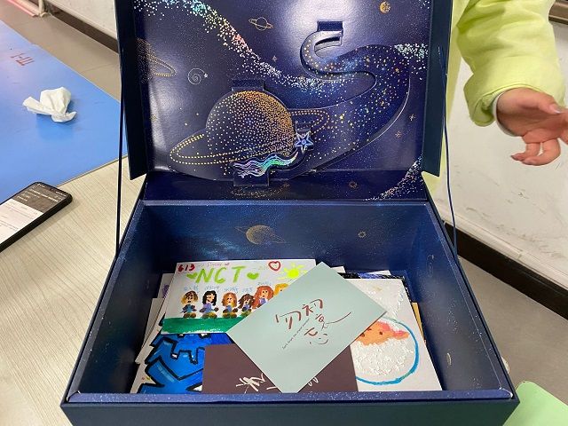 【完满班级】邮彩飘香——艺术传媒学院视觉1903班“展望梦想彼岸 欢聚一堂畅享青春”