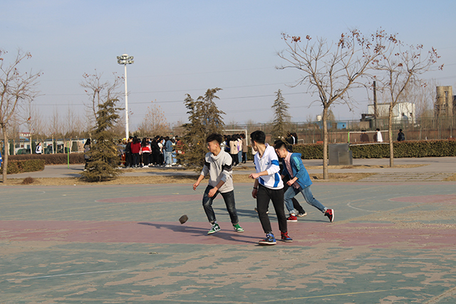 【完满班级】经典游戏 回忆童年——艺术传媒学院视觉1802班“重温经典 回味童年”趣味沙包游戏