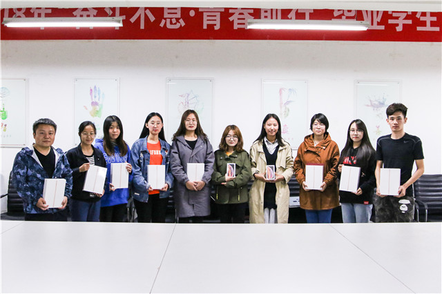 惊喜大奖与2018迎新晚会再次擦出火花——我校10名幸运学子喜获董事长特别奖