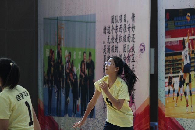 球场上的展翅雏鹰 球场下的灵动少女:女排新星•王琼——经济与管理学院优秀球员采访特辑
