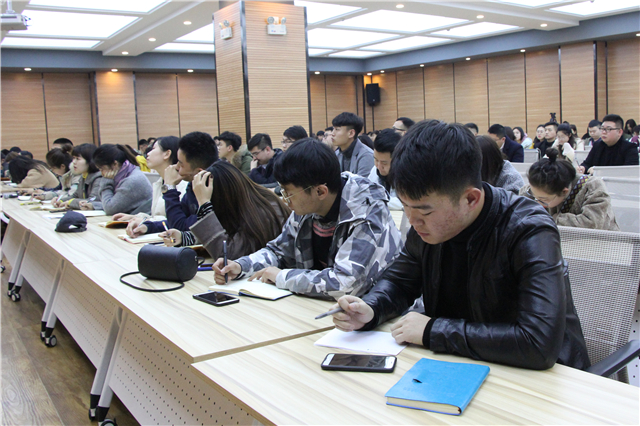 踩准新学期的鼓点再出发——新学期学生干部大会召开
