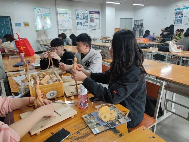 【完满班级】土牛木马 栩栩如生——环设1804班泥塑人物制作挑战