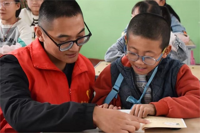 “携手共进 感受书香”阅读计划（一)——食品与环境学院筑梦支教专项服务队活动