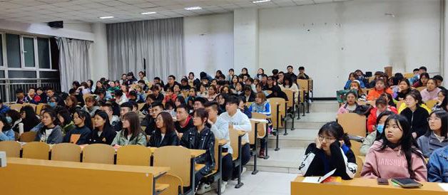 “奉献自我 团结协作”——艺术传媒学院视觉2001班学生会宣传活动