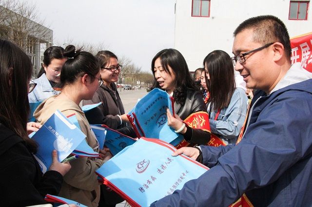 【信院力量·青联】志愿助力雷锋月 青春书写温暖情