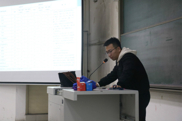 【辅导员说完满】 师生交流 同迎未来——外语系2018级辅导员说完满