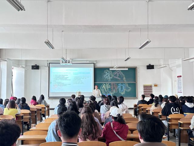 【辅导员说完满】安全伴青春成长——艺术传媒学院2021级辅导员说完满活动