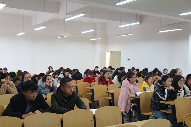 【辅导说完满】传递心声 驿动心灵——食品与环境学院2017级年级会