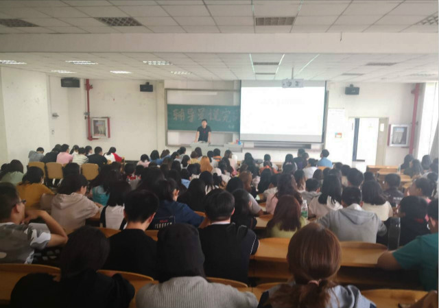 【辅导员说完满】释放青春激情 追逐青春理想——淬炼商学院“辅导员说完满”专题活动（七）