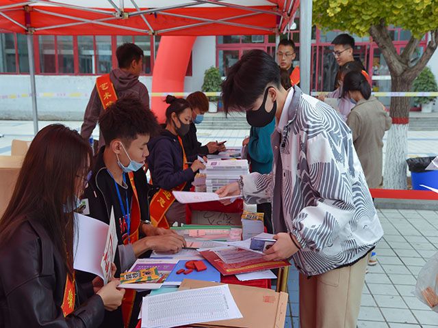 喜迎娇子 展艺术风采——艺术传媒学院迎新报道