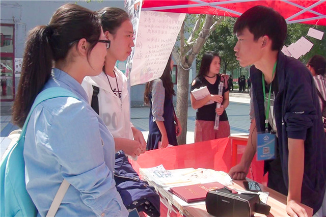 【社团挑战月】百花齐放 开启社团零距离——2017-2018学年学生社团纳新咨询会