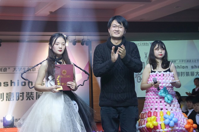 【创意文化节】做时代的“造物者”——第三届“fashion show”废材为料创意时装展大赛成功举办