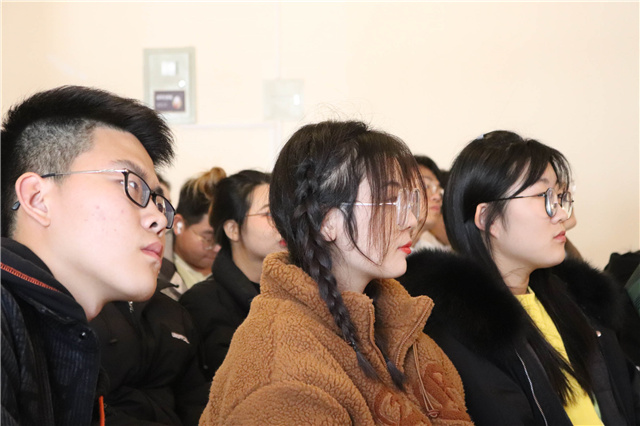 “辩”中寻理 为梦发声 捕捉新时代青年的“高光时刻”——第十一届“信院杯”辩论赛初赛