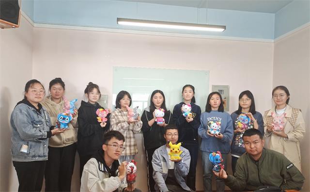 【完满班级】彩妆绘你我 膏艺有乾坤——淬炼·国际商学院财务2104班完满班级活动