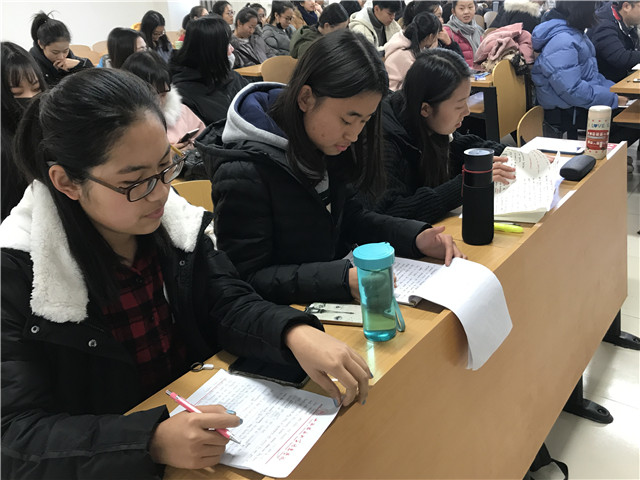 舌战群儒 以理会友——外语文化节之英语辩论赛