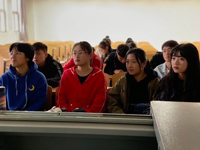 【完满班级】诗情画意情颂祖国——园艺1701班开国大典纪录片观影活动