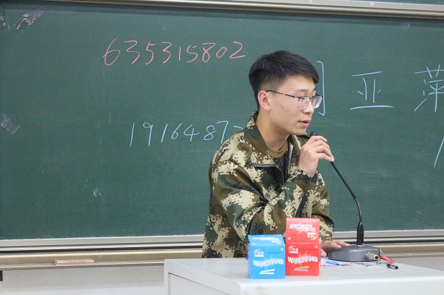 【迎新纪实】披霞唤月 禧年萌新初来会晤——食品与环境学院2018级新生见面会