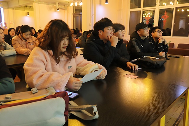 学长计划第938期:与大咖云对话 汲人生大智慧——经济与管理学院开展“博通经籍”·“假如我是那时的你”学长计划第十期第十讲