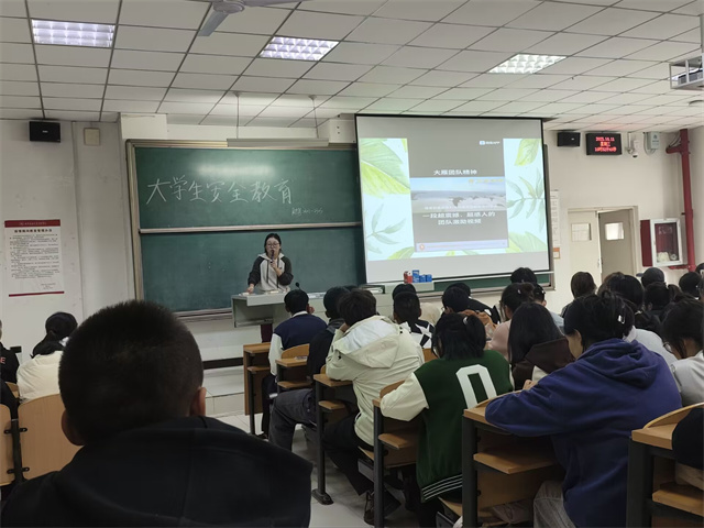 【辅导员说完满】新航行 初体验 大学生活五彩斑斓——淬炼·国际商学院2023级辅导员说完满活动